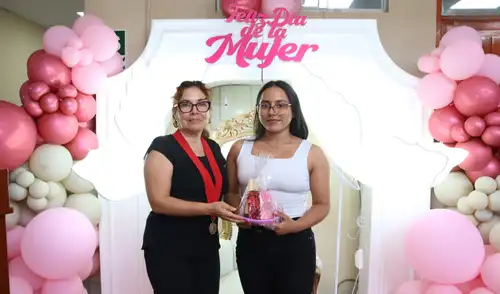 La actividad incluyó discursos de felicitación y un toque musical a cargo de servidores judiciales. Fuente: Difusión.