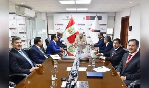 Siete exministros del Interior se reunieron con Hugo Begazo, titular de ese portafolio.