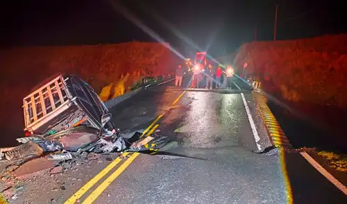 Caída de vehículo tras colapso de puente en Áncash deja una persona fallecida.