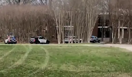 Se desconoce el estado actual de los heridos tras el tiroteo.