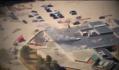 Sheriff Michael Bouchard informó que el sospechoso fue baleado fatalmente por agentes de seguridad.