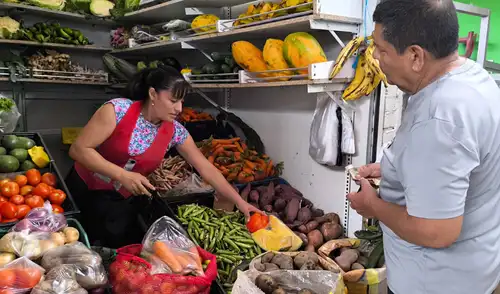 La cebolla se vende desde S/3 por kilo en el mercado Antenor Orrego de Chiclayo. Foto: Emmanuel Moreno - La República.
