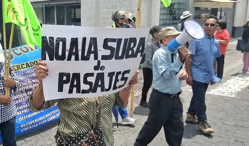 Manifestación fue en el centro histórico de Arequipa. Foto: Mirelia Quispe - La República. Manifestación fue en el centro histórico de Arequipa. Foto: Mirelia Quispe - La República.