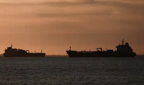Recientemente, otros buques de gas licuado de petróleo de India y un barco turco también recibieron autorización para transitar. Foto: AFP. Irán permite el paso de buques petroleros selectos por el estrecho de Ormuz, según Reuters y Bloomberg