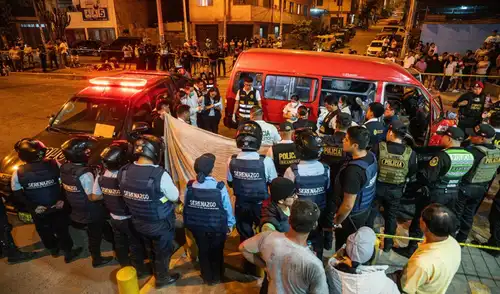 Agentes cercaron la escena del crimen para iniciar las diligencias.