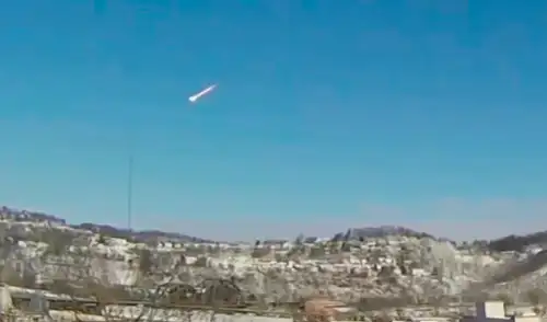 Las bolas de fuego se producen cuando las rocas espaciales que caen se sobrecalientan debido a la alta fricción con el aire.