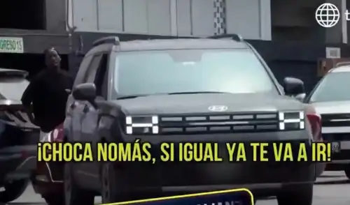 Luis Advíncula le juega broma a Pablo Guede luego del entrenamiento