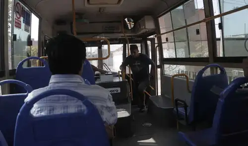 Escasez de gas natural vehicular y aumento de tarifas en Lima han generado que algunos pasajeros paguen hasta S/1.50 en tramos cortos, pese a la normalización de la situación. Escasez de gas natural vehicular y aumento de tarifas en Lima han generado que algunos pasajeros paguen hasta S/1.50 en tramos cortos, pese a la normalización de la situación.