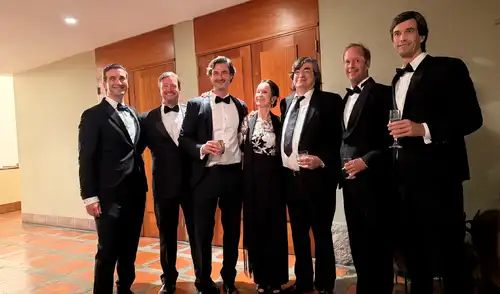 Jaime Bayly posando junto a su madre Doris Mary Letts y cinco de sus hermanos en la boda de su hija. Foto: Facebook. Jaime Bayly posando junto a su madre Doris Mary Letts y cinco de sus hermanos en la boda de su hija