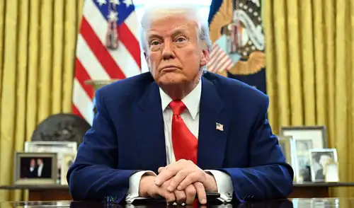 La advertencia del presidente se emitió a través de Truth Social, donde amenazó con aniquilar las plantas de energía iraníes si no se cumple el ultimátum.