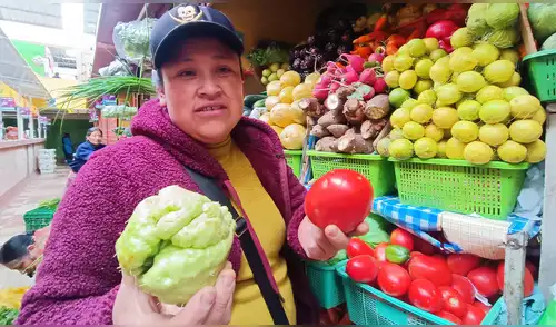 En el mercado Central de Puno se ofrece una gran variedad de verduras. Foto: Liubomir Fernández, La República