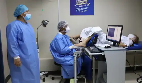 El cáncer de cuello uterino sigue siendo un grave problema de salud pública en Perú, con alrededor de 4.800 a 5.000 nuevos casos y 2.500 fallecimientos anuales, evidenciando deficiencias en diagnóstico temprano.