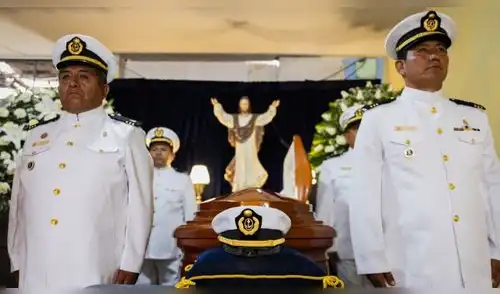 Compañeros rinden honores a técnico fallecido en La Victoria.