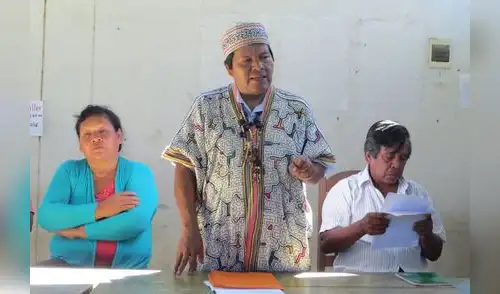 Julio Cusurichi, líder indígena, se pronuncia sobre temas electorales.