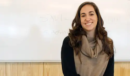 América Latina vive un crecimiento de nuevas derechas que aprovechan el descontento social, como evidencian figuras como Javier Milei y Nayib Bukele, según la historiadora Camila Perochena. Foto: LAT/Guillermo Monteleone