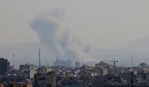 El Pentágono evalúa incursiones especiales en Irán, mientras que las Fuerzas de Defensa de Israel se preparan para enfrentar múltiples amenazas tras ataques de los hutíes yemeníes. El Pentágono evalúa incursiones especiales en Irán, mientras que las Fuerzas de Defensa de Israel se preparan para enfrentar múltiples amenazas tras ataques de los hutíes yemeníes.