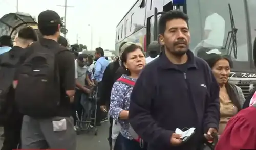 Usuarios reportan incremento de precios en terminales de transporte durante feriado largo