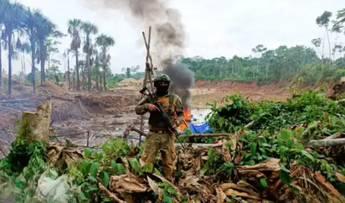 Destuyen 27 campamentos de mineros ilegales en Madre de Dios. Destuyen 27 campamentos de mineros ilegales en Madre de Dios.
