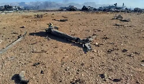 Restos de un avión estrellado en el centro de Irán. Foto: AFP
