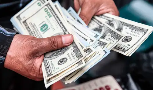 Precio del dólar en Perú cierra a la baja en S/3,428.