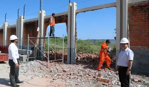 Durante la visita, se verificó la instalación del cerco eléctrico de seguridad, que mejorará la protección de las instalaciones judiciales.. Fuente: Difusión.