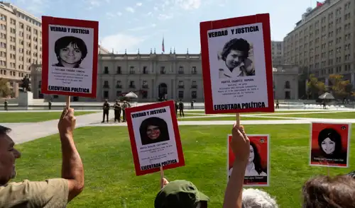 Exigen a Kast no indultar a agentes condenados durante el estallido social de 2019. Foto: EFE