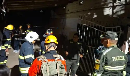 Un brutal crimen en El Torno, Santa Cruz, está bajo investigación por la Felcc y el Ministerio Público. Tres cuerpos fueron hallados en un incendio vinculado al narcotráfico. Un brutal crimen en El Torno, Santa Cruz, está bajo investigación por la Felcc y el Ministerio Público. Tres cuerpos fueron hallados en un incendio vinculado al narcotráfico.