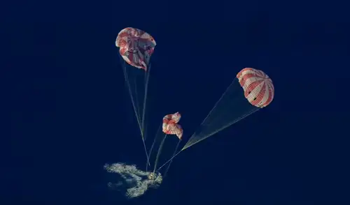 La misión Artemis amerizó con éxito en el oceano Pacífico. Foto: NASA