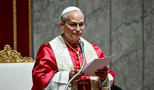 El papa León XIV rechaza la lógica de confrontación que prevalece entre diversos gobiernos y ejércitos actuales.