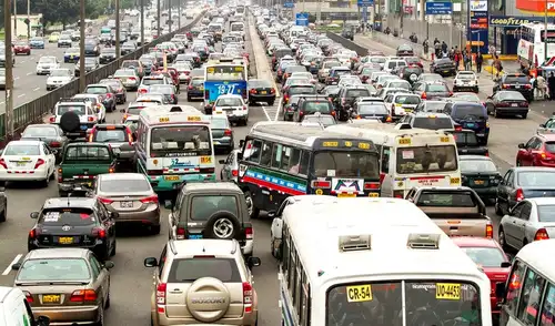 CIP advierte que la congestión vehicular le cuesta hasta 150 horas al año a cada conductor y exige soluciones técnicas al próximo gobierno. CIP advierte que la congestión vehicular le cuesta hasta 150 horas al año a cada conductor y exige soluciones técnicas al próximo gobierno.