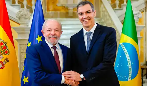 Pedro Sánchez y Luiz Inácio Lula da Silva resaltaron la importancia de defender la democracia y promover la paz ante el avance de autoritarismos.