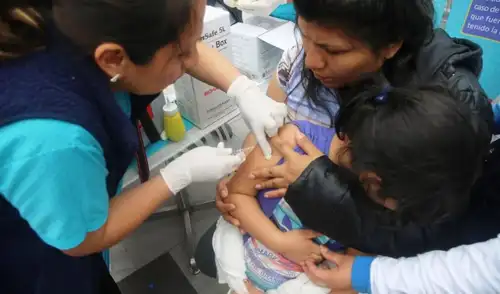 El brote de sarampión en Perú se expande hacia Lima, con cuatro casos confirmados en San Isidro y Chorrillos, y una conexión directa al contagio en la región de Puno.
