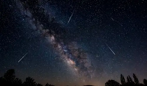 La mejor hora para observar la lluvia de meteoro Líridas será entre la medianoche y el amanecer del 22 de abril.