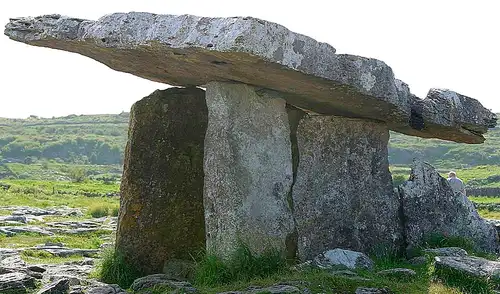 Las tumbas de piedra o dólmenes eran comunes en el neolítico. Foto: Wikimedia / Jon Sullivan