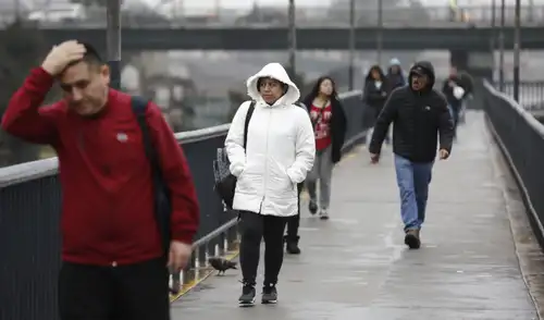 Limeños atraviesan jornadas marcadas por neblina durante las primeras horas del día.