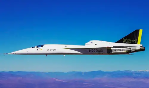 Boom Supersonic logra un hito en la aviación al hacer volar el XB-1, superando Mach 1 sin generar estampido sónico.