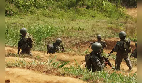 Enfrentamiento entre militares y narcotraficantes.