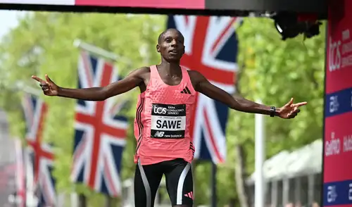 Keniano Sabastian Sawe ganó la Maratón de Londres rompiendo la barrera de las 2 horas