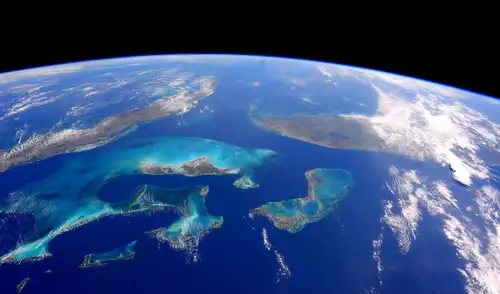Científicos descubrieron un depósito de agua a casi 700 kilómetros de profundidad atrapado en un mineral. Foto: Terry Virts/NASA