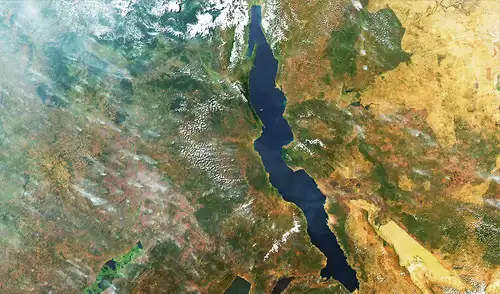 El lago Tanganica entre El Congo y Tanzania se originó por la actividad tectónica del Rift de África. Foto: NASA El lago Tanganica entre El Congo y Tanzania se originó por la actividad tectónica del Rift de África. Foto: NASA