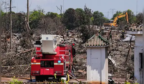 En respuesta a la emergencia, más de 1.500 bomberos, rescatistas, personal médico y policías fueron desplegados. Foto: AFP. Explosión fábrica, fuegos artificiales, China