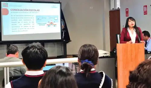 La iniciativa, impulsada por el Poder Judicial y la Dirección Regional de Educación de Moquegua, fomenta el liderazgo y la resolución pacífica de conflictos. Fuente: Difusión.