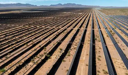 El cierre de la planta solar Ivanpah, la mayor central termosolar de EE.UU., refleja las dificultades de la energía solar de concentración tras más de diez años de operación. El cierre de la planta solar Ivanpah, la mayor central termosolar de EE.UU., refleja las dificultades de la energía solar de concentración tras más de diez años de operación.