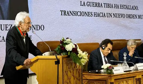 José Rodríguez Elizondo es investido en Academia del Reino de Marruecos y alerta sobre guerra mundial fragmentada