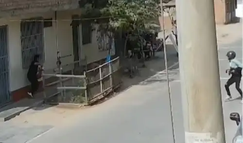 Éder Alexander Santos, esposo de Siomara Mireya Flores, fue atacado por un sicario en Carabayllo. Resultó gravemente herido tras recibir más de cinco balazos mientras recogía a su hija.