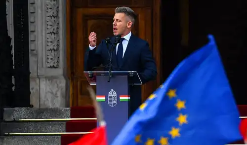 Magyar logró una victoria contundente en las elecciones del 12 de abril, donde su partido obtuvo con 140 votos a favor. Foto: AFP. Péter Magyar, Hungría, primer ministro Péter Magyar, Viktor Orbán