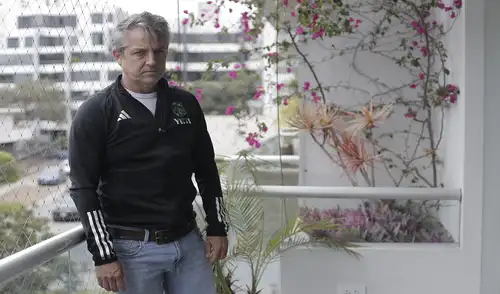 Juan Carlos Ubilluz en su casa de San Isidro.