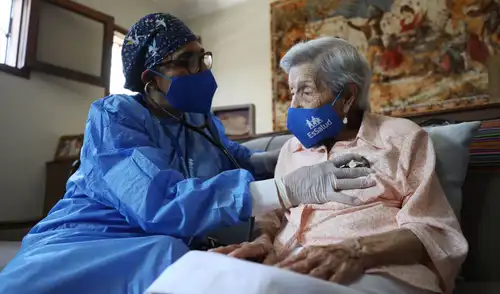 El servicio exclusivo para adultos mayores, movilidad reducida o enfermedades crónicas de EsSalud para recibir atención médica en casa
