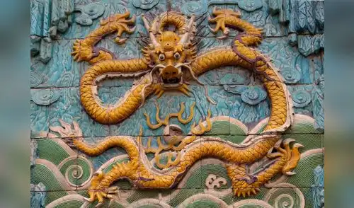 Azulejo. Fragmento de El Muro de los Nueve Dragones en la Ciudad Prohibida, en Pekín. Foto: Jakub Halun. Azulejo. Fragmento de El Muro de los Nueve Dragones en la Ciudad Prohibida, en Pekín. Foto: Jakub Halun.