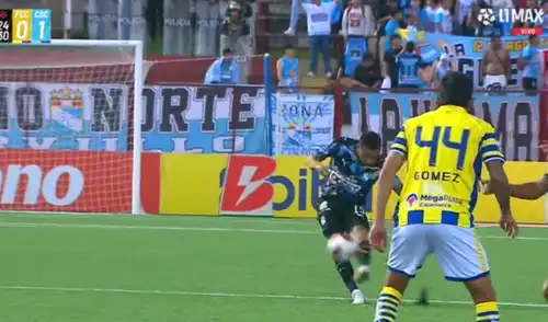 Gol de media cancha de Yotún